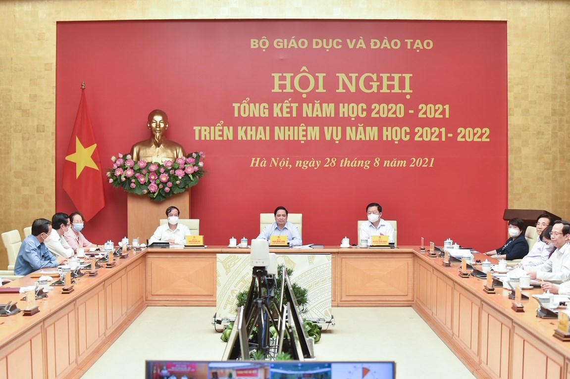 Đảm bảo an toàn trường học gắn với tiêm vaccine