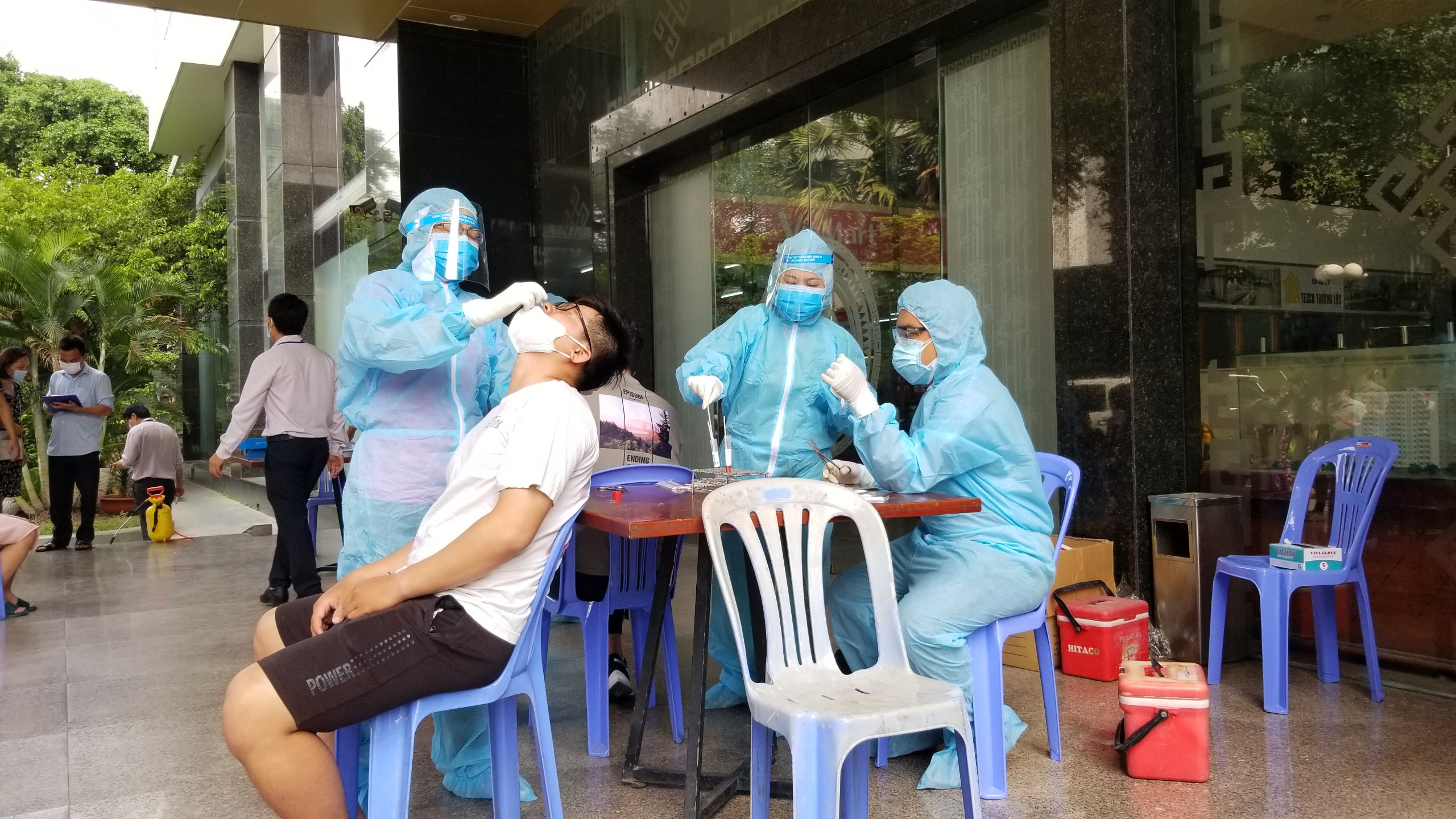 Hà Nội thêm 14 ca mắc mới COVID-19