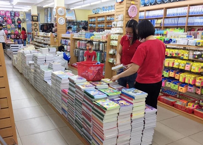 Cung ứng sách giáo khoa đến học sinh trước năm học mới