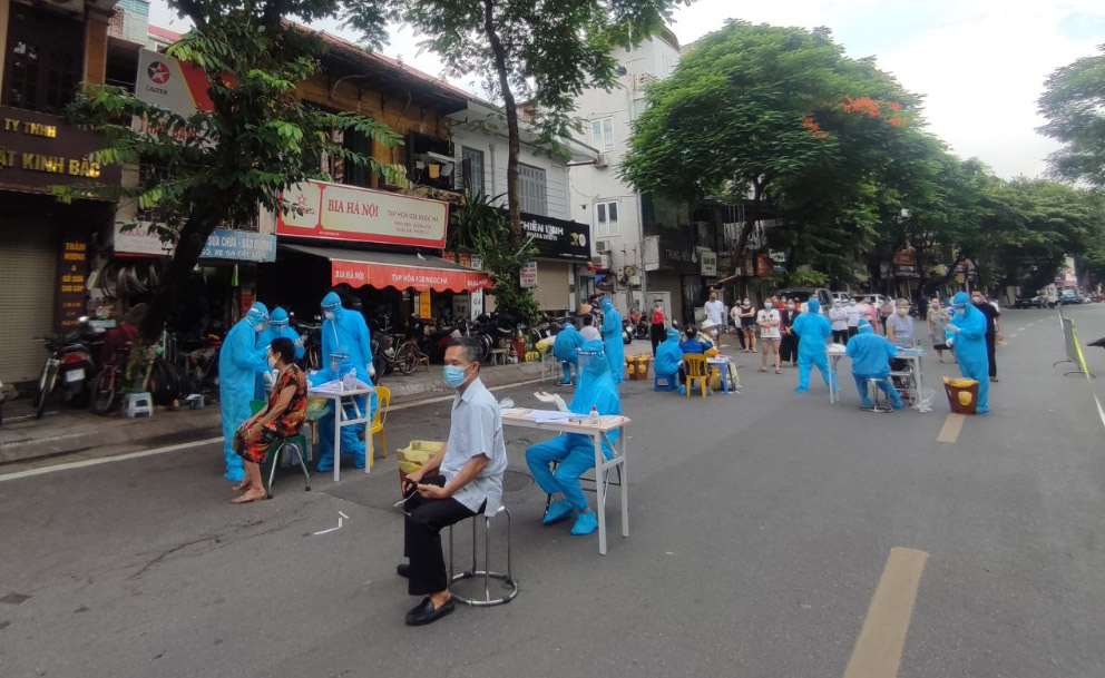 Hà Nội có thêm 21 ca COVID-19, trong đó có 3 nhân viên y tế