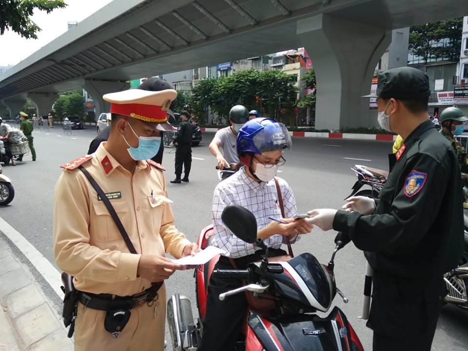Hà Nội xử phạt gần 1000 trường hợp vi phạm giãn cách xã hội