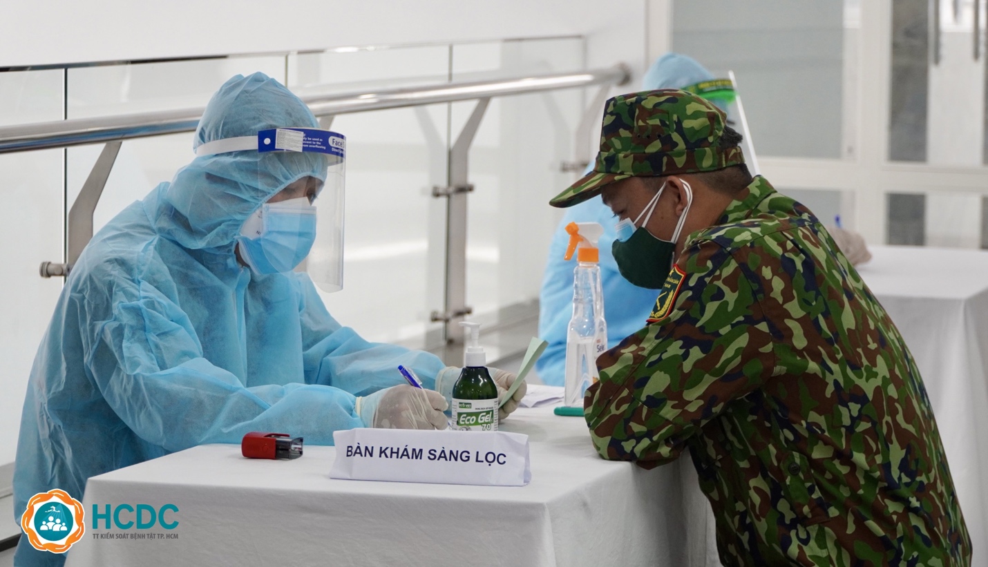 TP Hồ Chí Minh tổ chức tiêm vắc xin cho các chiến sĩ đang phòng chống dịch