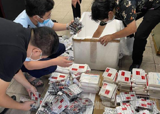 Thu giữ gần 1 500 hộp thuốc kháng virus Favipiravir Tablets nhập khẩu trái phép