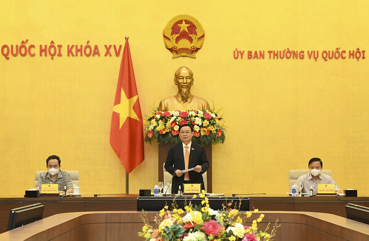 Chủ tịch Quốc hội Vương Đình Huệ làm việc với Tổ công tác thực hiện Nghị quyết của Quốc hội về phòng, chống COVID-19