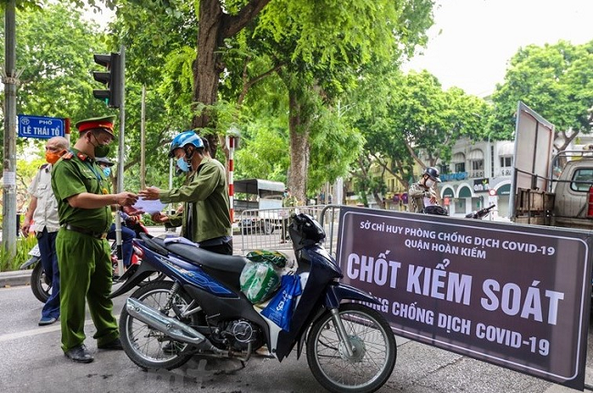 Có được đi từ quận này qua quận khác để đổ xăng trong giãn cách không