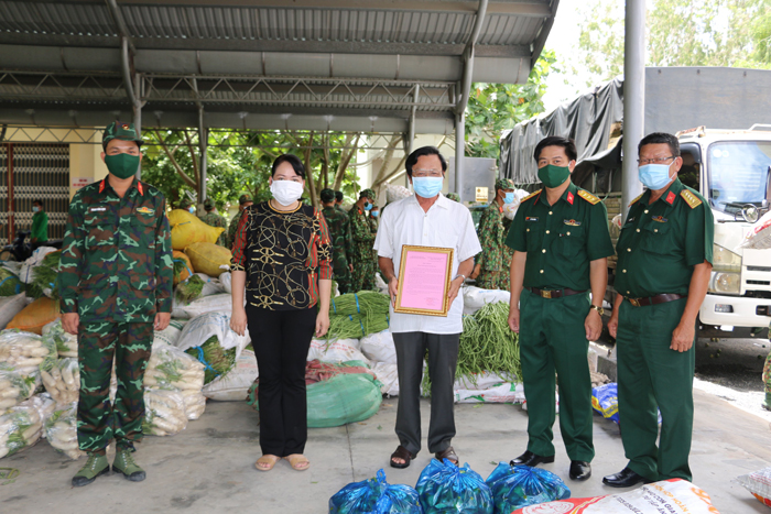 Nông dân tỉnh Đồng Tháp hỗ trợ nông sản cho người dân TP Hồ Chí Minh