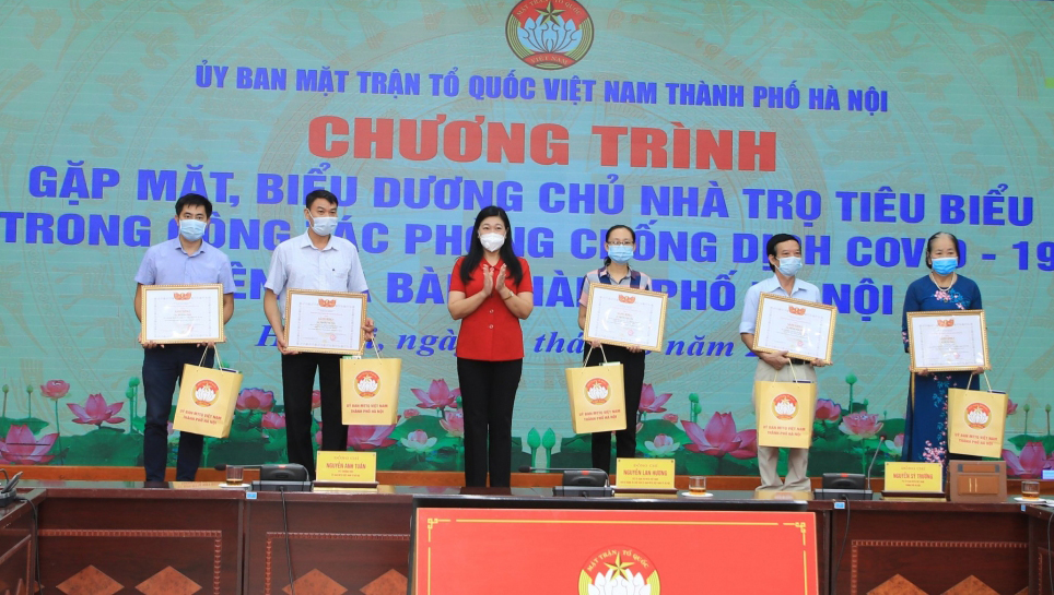 Hà Nội Tuyên dương 15 chủ nhà trọ tiêu biểu trong công tác phòng, chống dịch