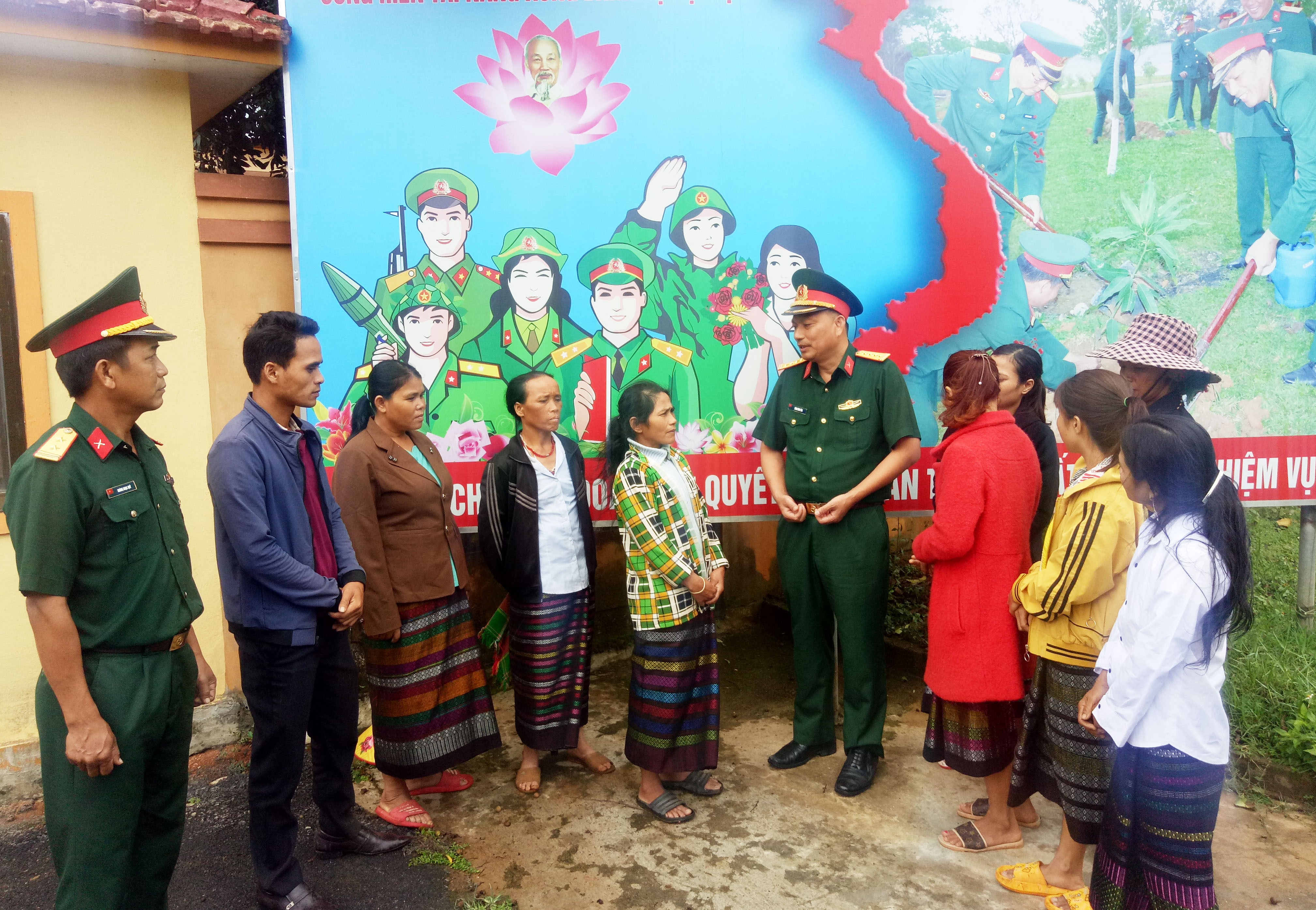 Mấy mươi năm ấy biết bao là tình