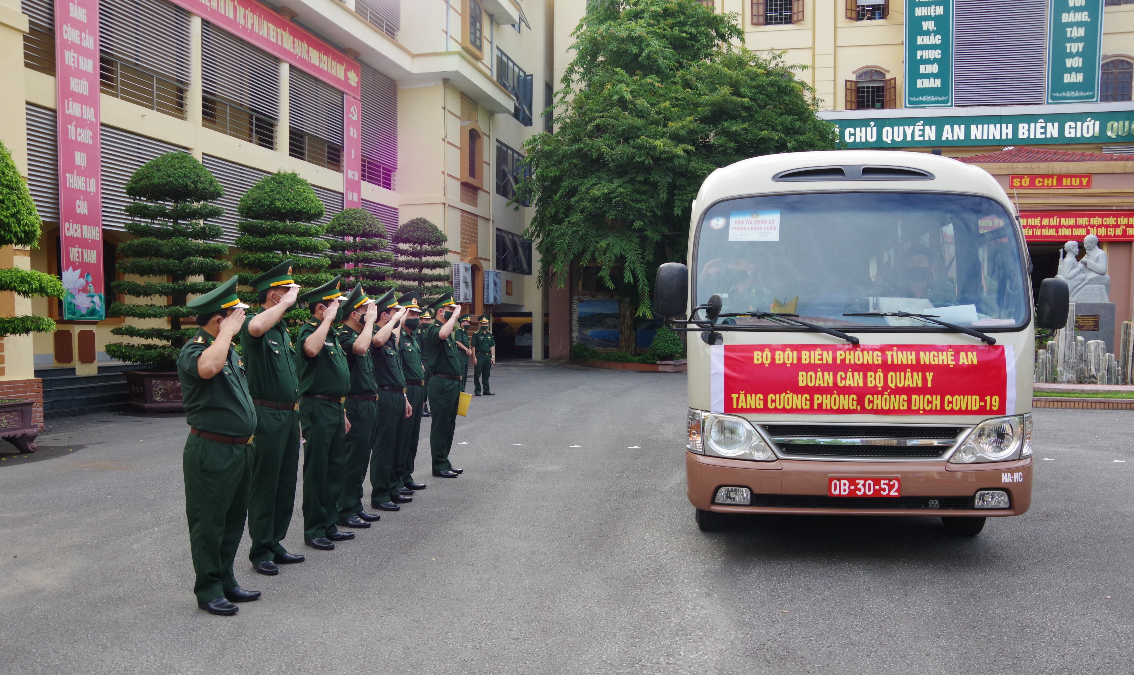 Hai lần viết đơn xung phong vào tâm dịch