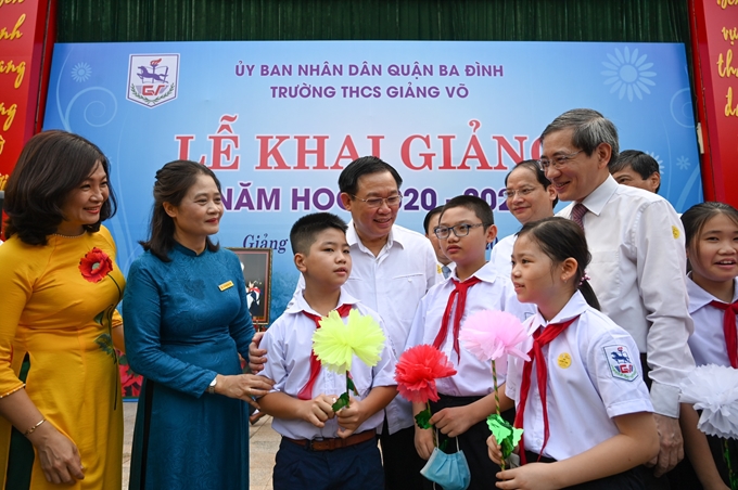 Hà Nội Chi gần 900 tỷ đồng ngân sách hỗ trợ giảm 50 học phí năm học mới