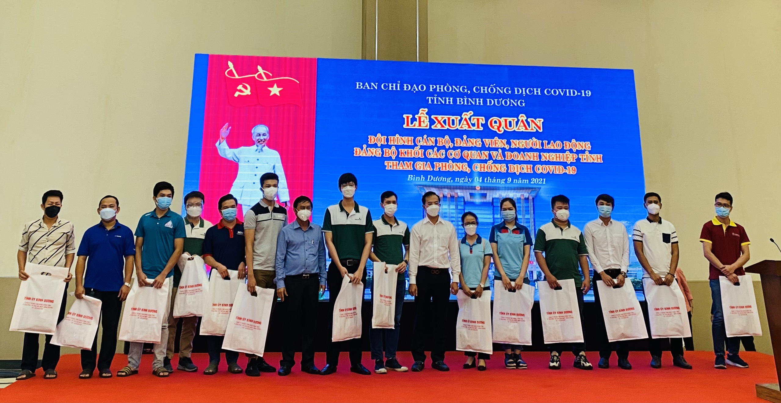 Đảng bộ Khối các cơ quan và doanh nghiệp tỉnh Bình Dương xuất quân tham gia phòng, chống dịch