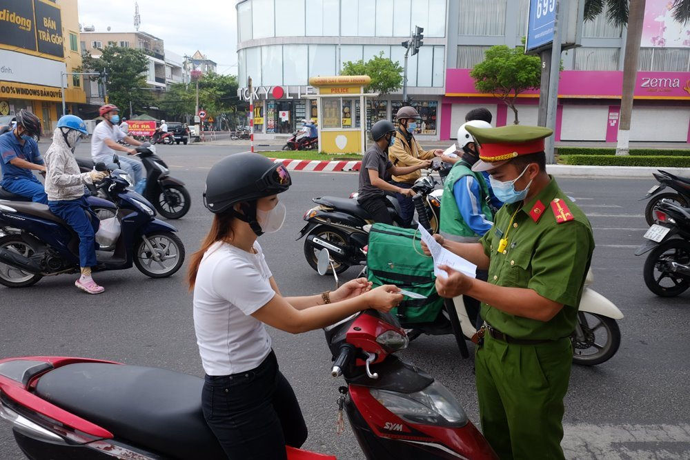 Ba nhóm người dân, doanh nghiệp ở Hà Nội được cấp giấy đi đường mới