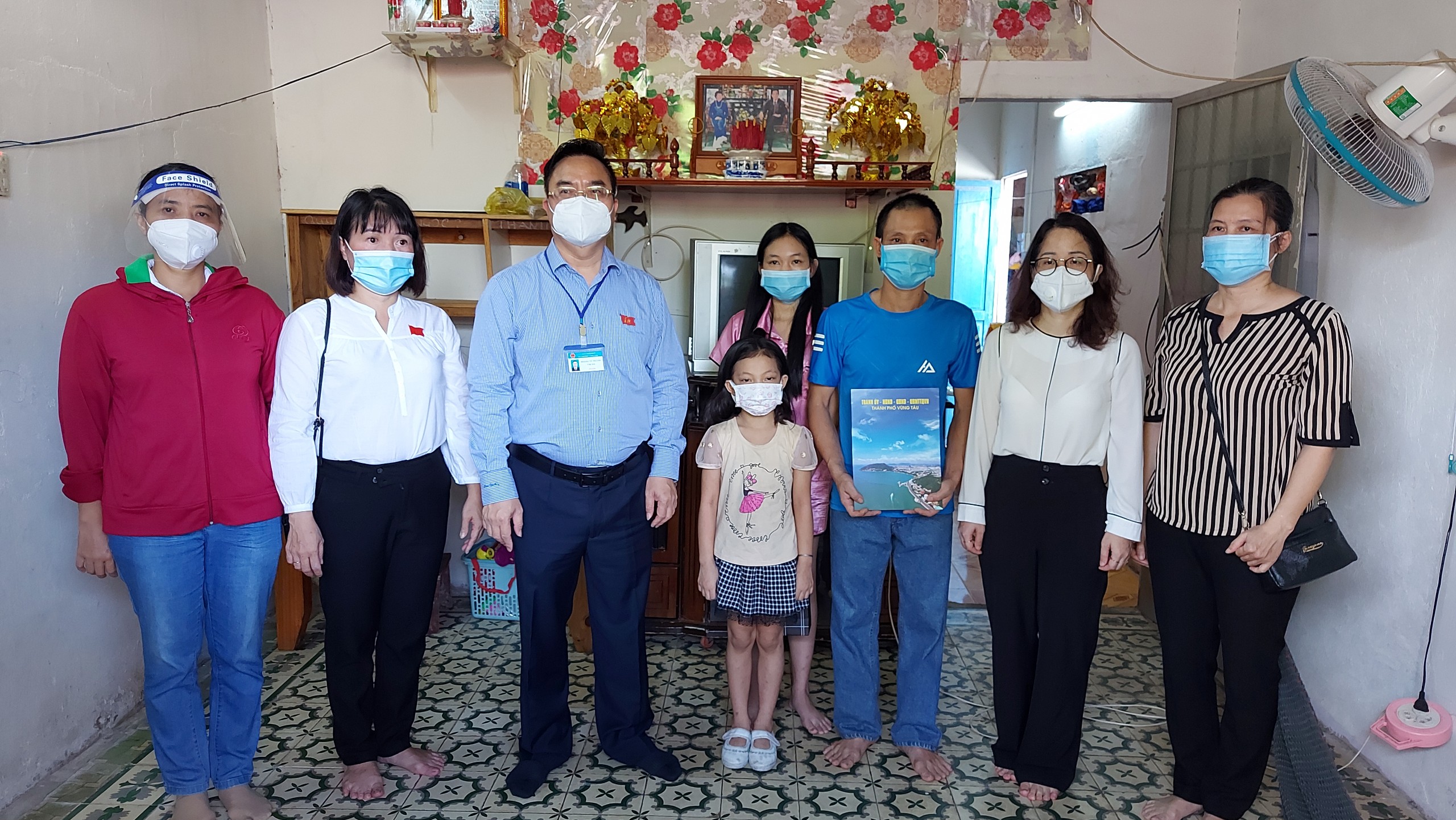 TP Vũng Tàu hỗ trợ hai chị em có hoàn cảnh khó khăn, mẹ mất do COVID-19