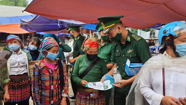 Phát huy vai trò của người có uy tín trong kiểm soát biên giới