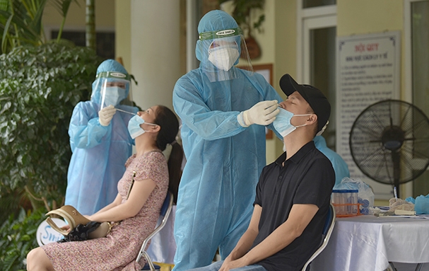Hà Nội tăng tốc xét nghiệm, bóc tách F0 ra khỏi cộng đồng