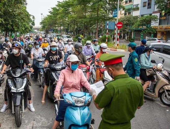 Hà Nội kiểm soát giấy đi đường mới từ ngày 8 9