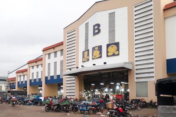 Cung cấp khoảng 10 000 mẫu xét nghiệm cho thương nhân chợ Bình Điền