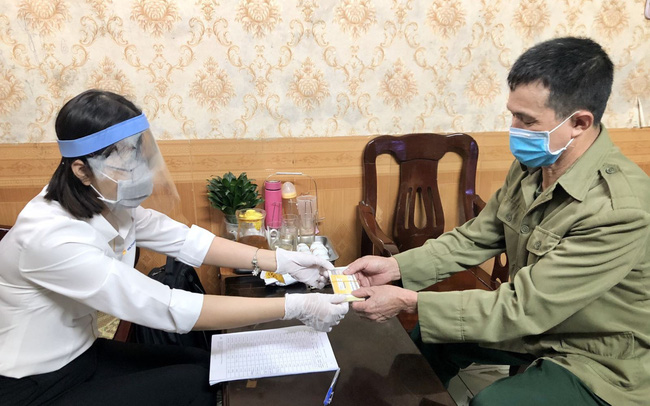 Hà Nội tiếp tục chi trả gộp 2 tháng lương hưu, trợ cấp BHXH vào kỳ lương tháng 9