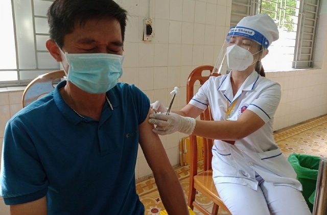 Sẽ đảm bảo 92 người từ 18 tuổi tiêm vaccine phòng COVID-19