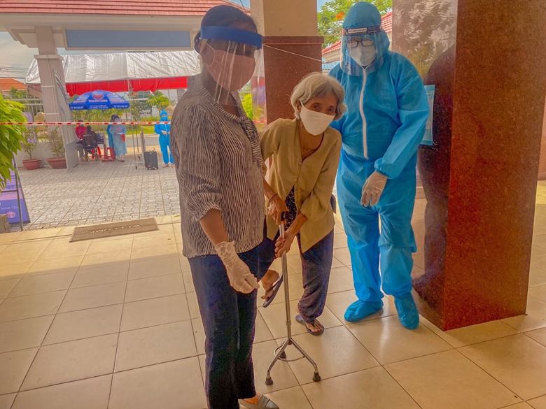 Áo xanh xứ dừa tình nguyện mùa COVID-19