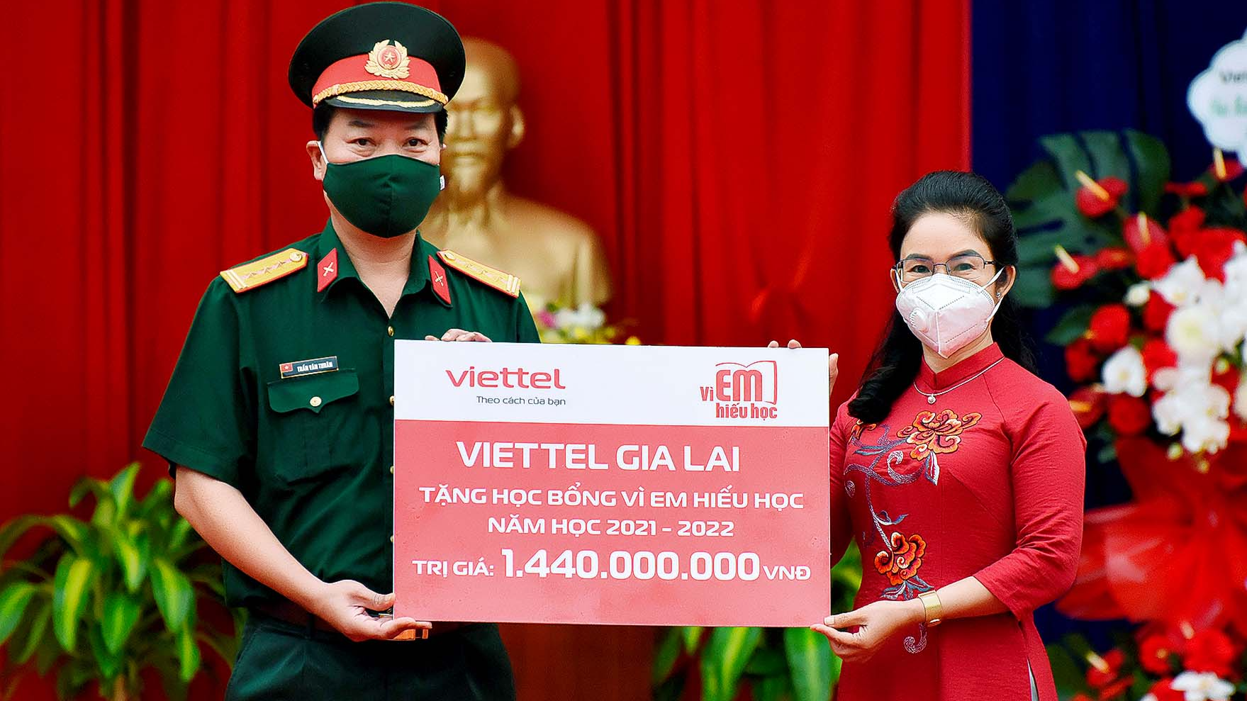 Hơn 40 tỷ đồng học bổng tặng học sinh có hoàn cảnh khó khăn