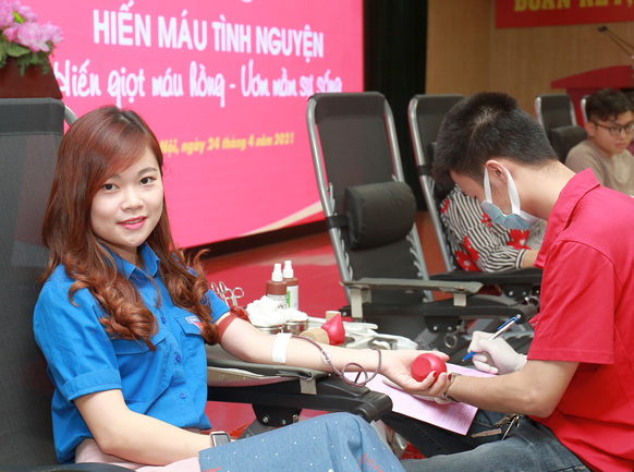 Gửi giọt máu đào - Tiếp sức đồng bào thắng dịch