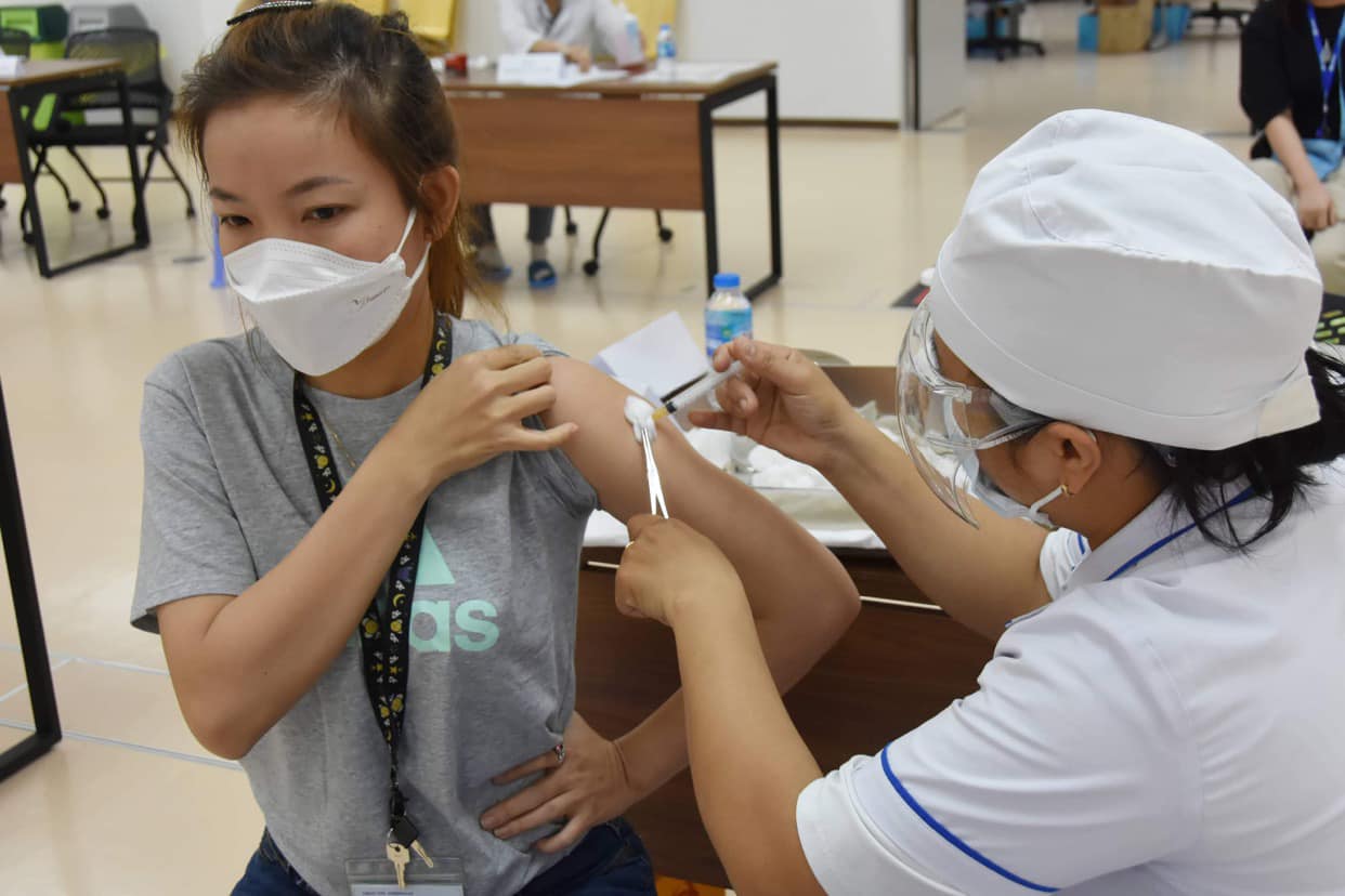 Bộ Y tế cho phép tiêm trộn 2 loại vắc xin Moderna và Pfizer