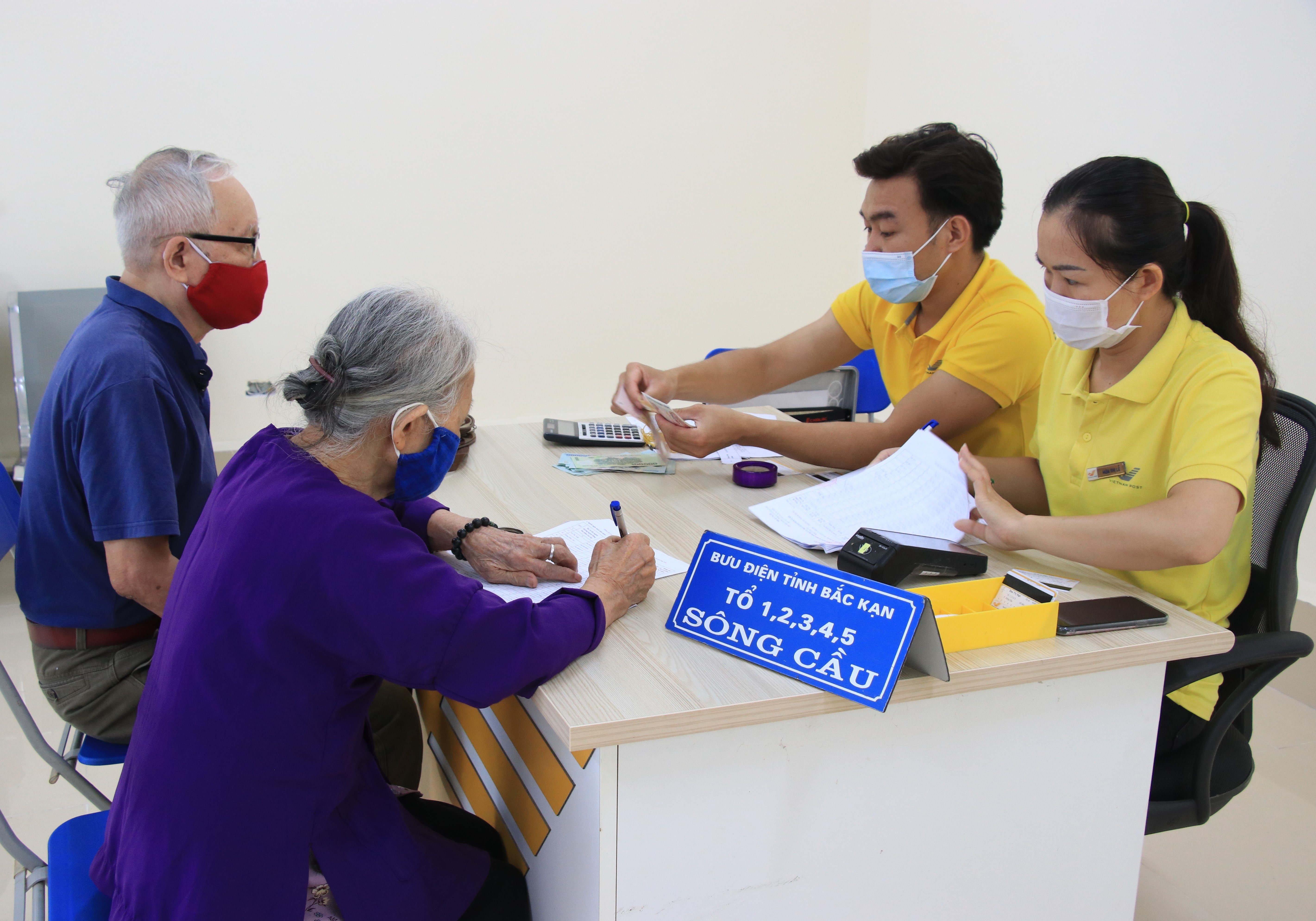 BHXH tỉnh Bắc Kạn Chung sức cùng địa phương trong phòng, chống dịch COVID-19