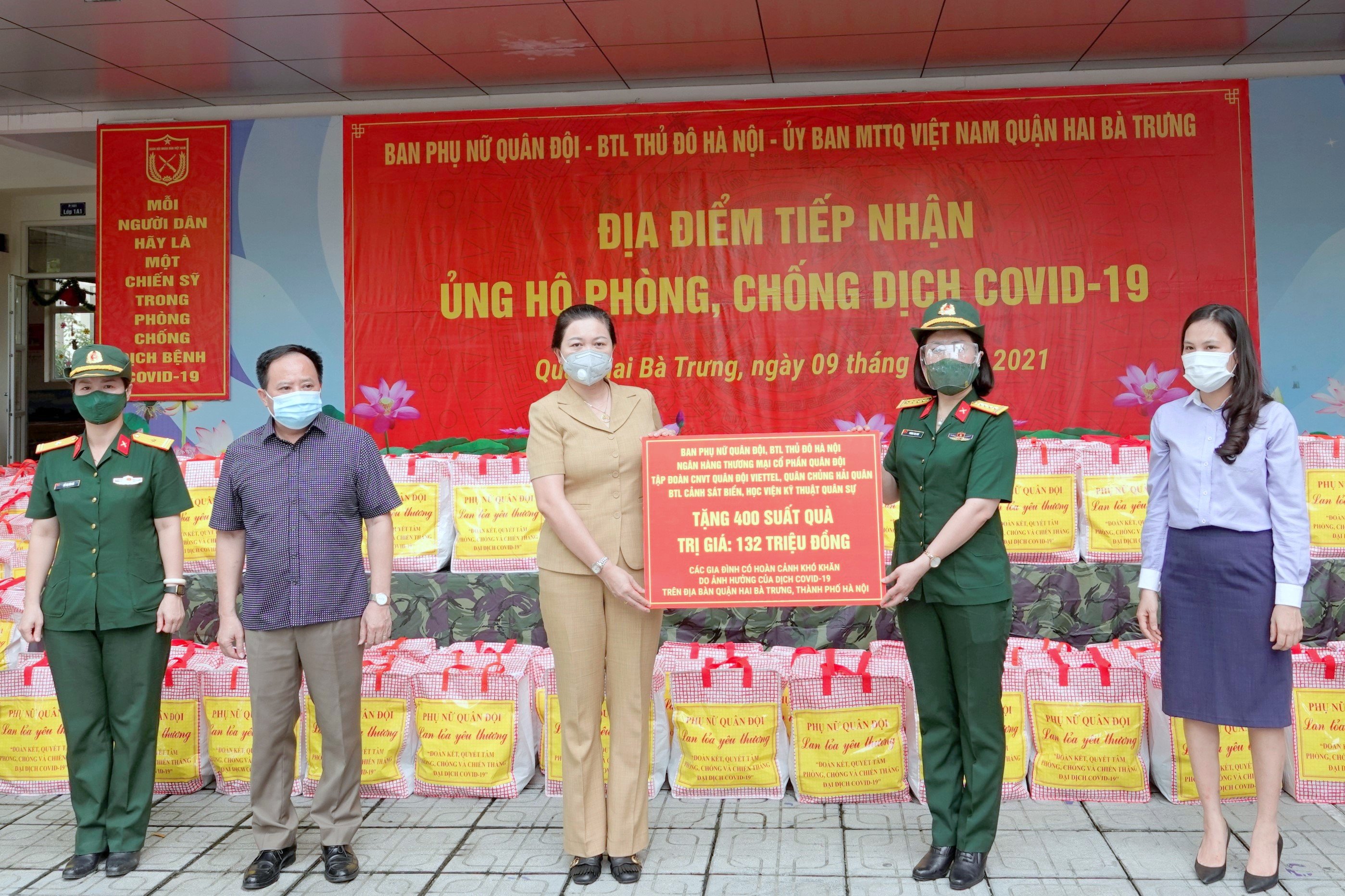Phụ nữ quân đội chung tay phòng chống dịch COVID-19
