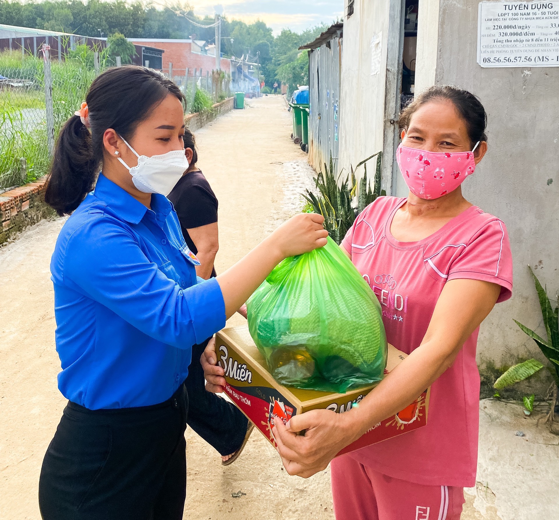 Bình Phước Trao 900 túi an sinh đến đồng bào ở vùng dịch Bình Dương