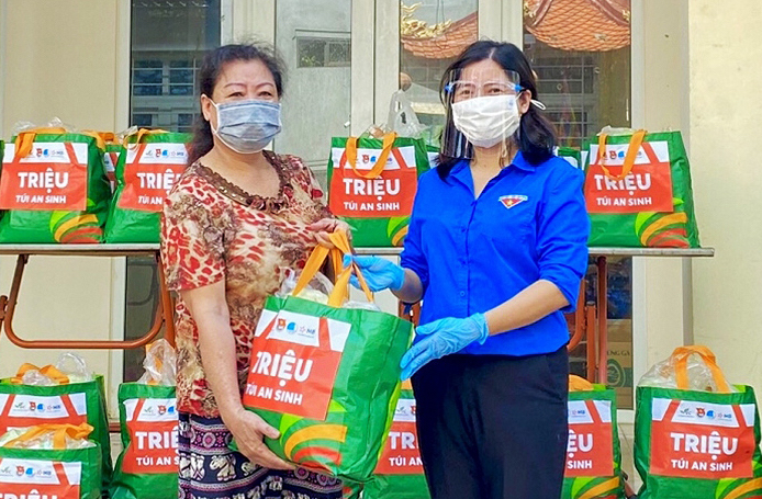 Tiếp tục những hành động cụ thể, giải pháp sáng tạo tham gia phòng, chống dịch