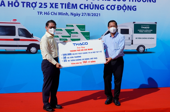 THACO tặng TP Hồ Chí Minh 30 xe cứu thương và 25 xe tiêm chủng lưu động