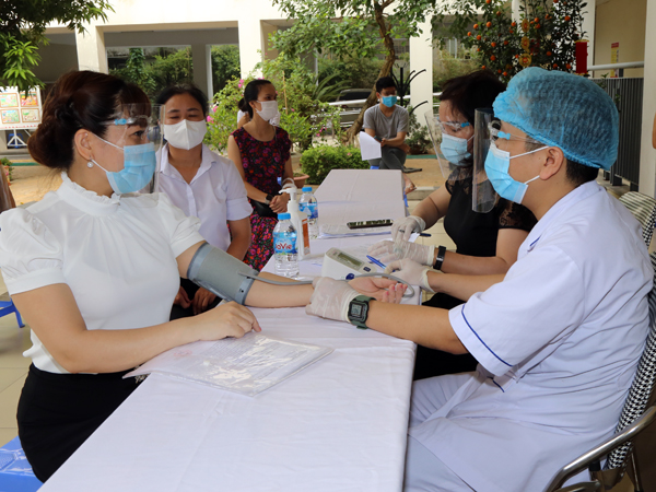 Hà Nội Vắc xin về tay, tổ chức tiêm ngay