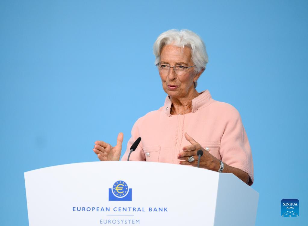 ECB nâng dự báo tăng trưởng kinh tế Eurozone