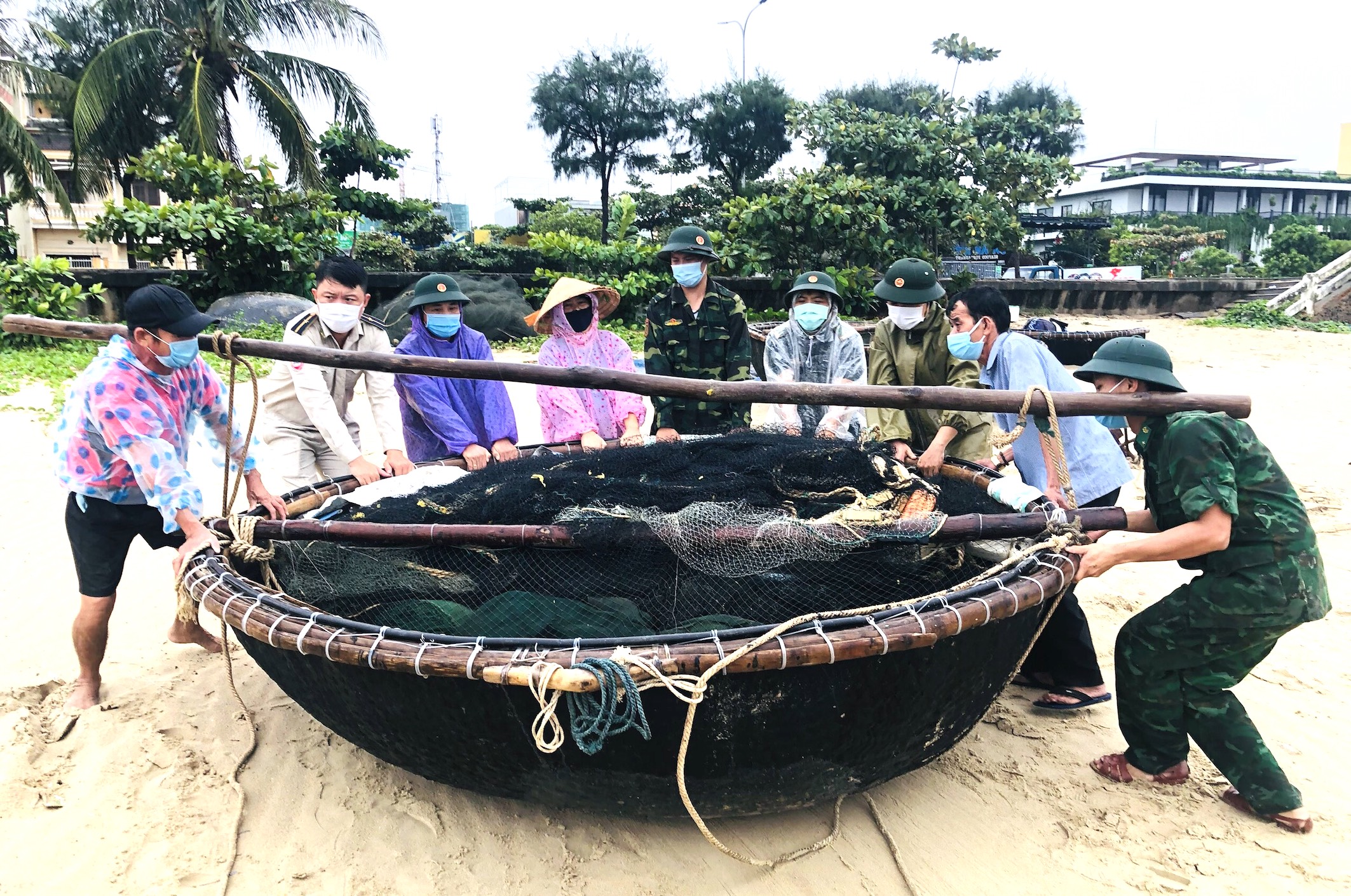 Ngư dân Đà Nẵng khẩn trương phòng, chống bão số 5