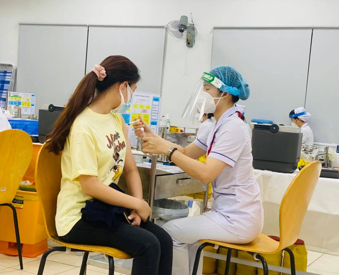 TP Hồ Chí Minh Bao phủ vắc xin phòng COVID cho người trên 18 tuổi