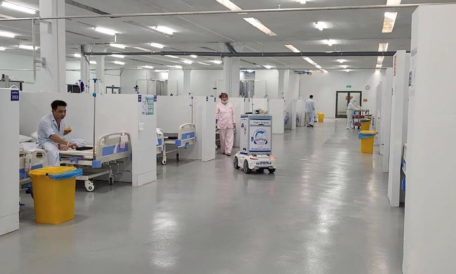 Chuyện về “người quản gia” phục vụ F0 chẳng bao giờ khoác đồ bảo hộ
