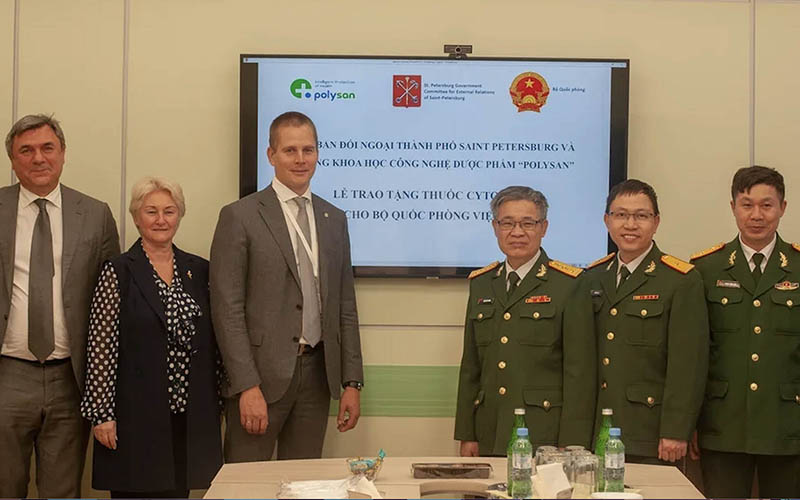 Thành phố St Petersburg trao tặng lô thuốc hỗ trợ điều trị COVID-19 cho Việt Nam