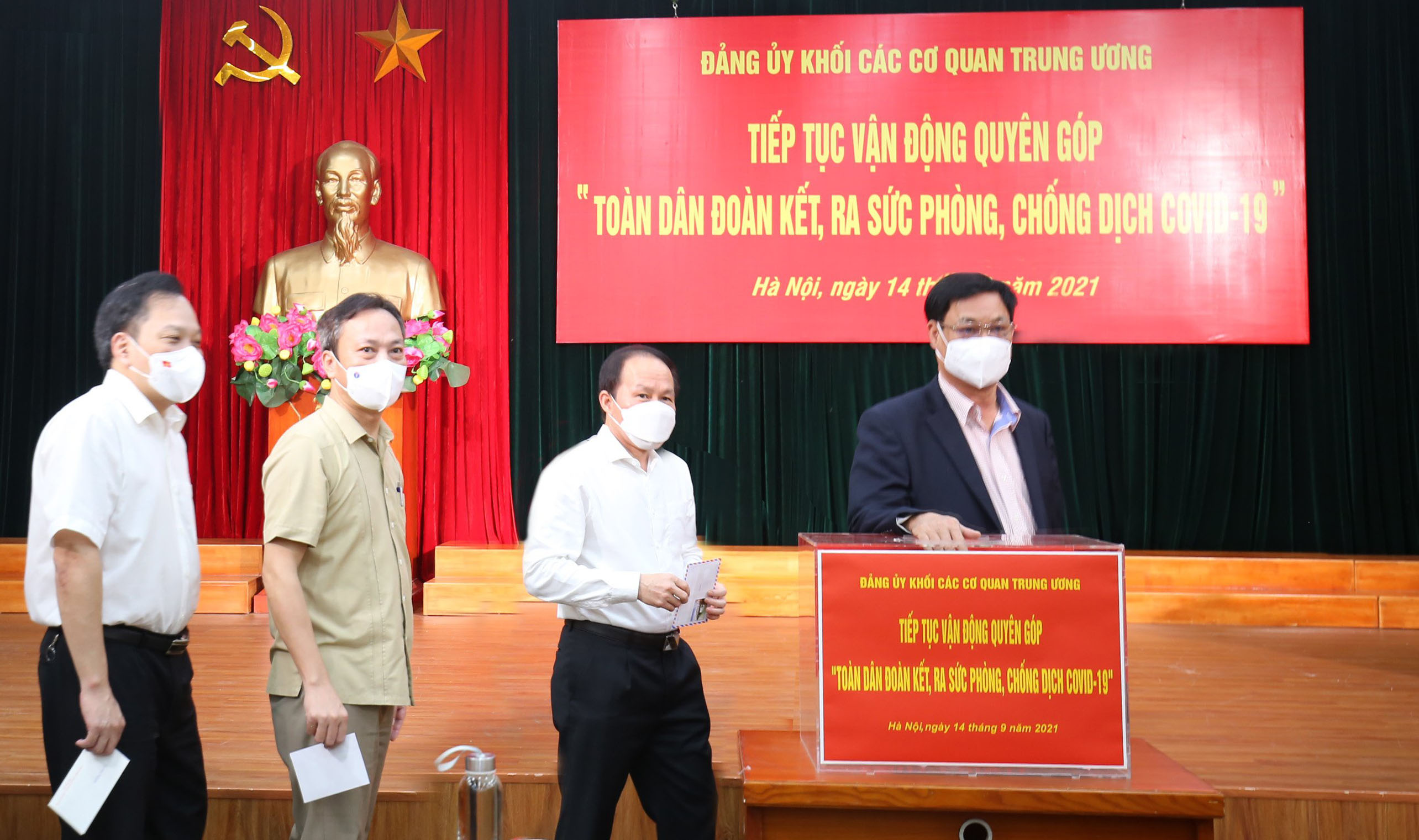 Đảng ủy Khối các cơ quan Trung ương tiếp tục ủng hộ chống dịch COVID-19