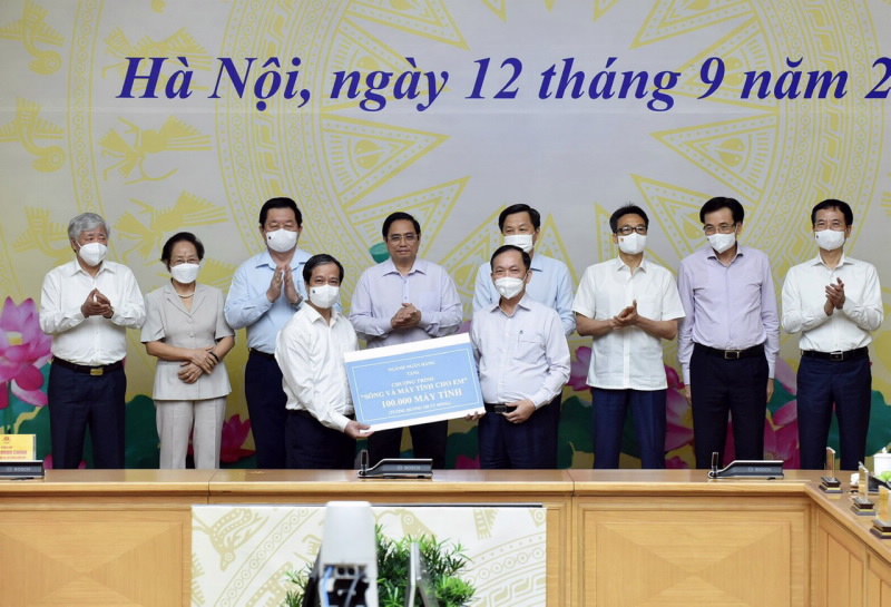 BIDV ủng hộ 25 tỷ đồng cho Chương trình ““Sóng và máy tính cho em”