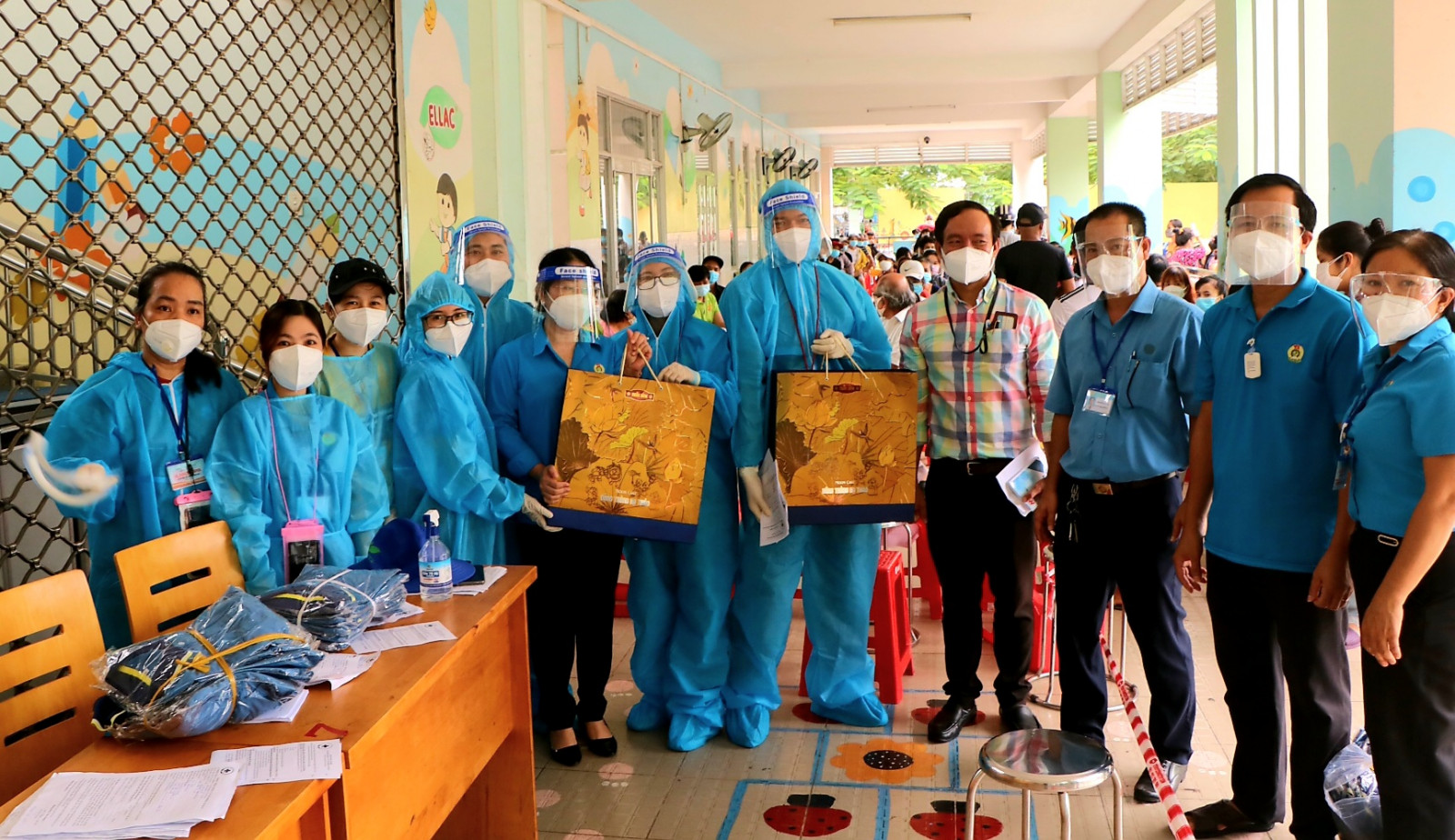 Bình Dương Hơn 1 000 tình nguyện viên hỗ trợ phòng chống dịch COVID-19
