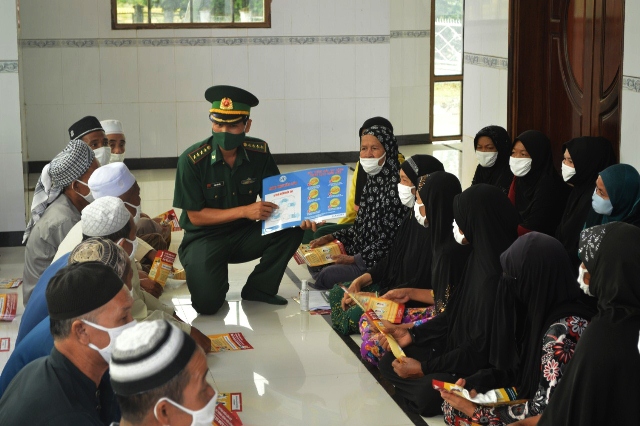An Giang Tăng cường phổ biến, giáo dục pháp luật cho cán bộ, nhân dân vùng biên giới