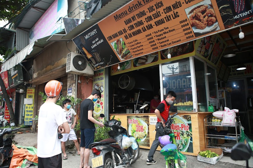 Hà Nội Một số khu vực hàng, quán bắt đầu mở cửa trở lại