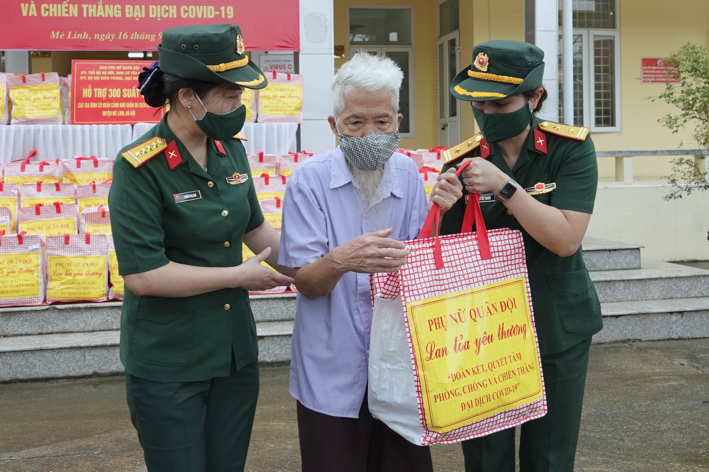Phụ nữ quân đội lan tỏa yêu thương