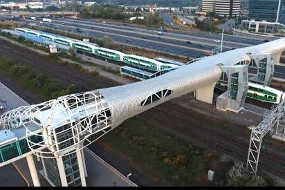 Cây cầu đi bộ có mái che dài nhất thế giới