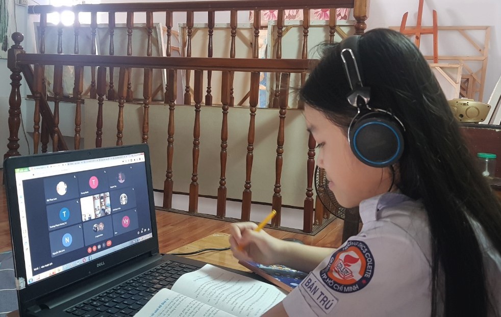 Khắc phục khó khăn trong việc dạy và học trực tuyến
