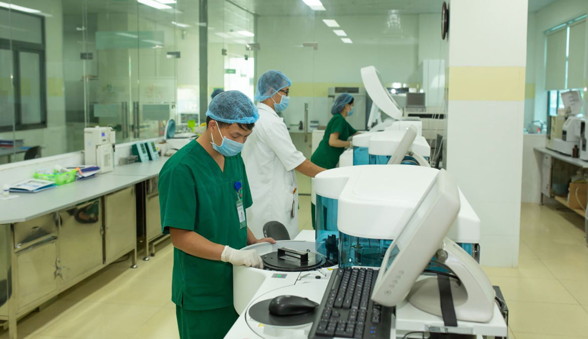 3 nhân viên y tế ở Hà Nội mắc COVID-19, Thủ đô có 19 ca trong ngày