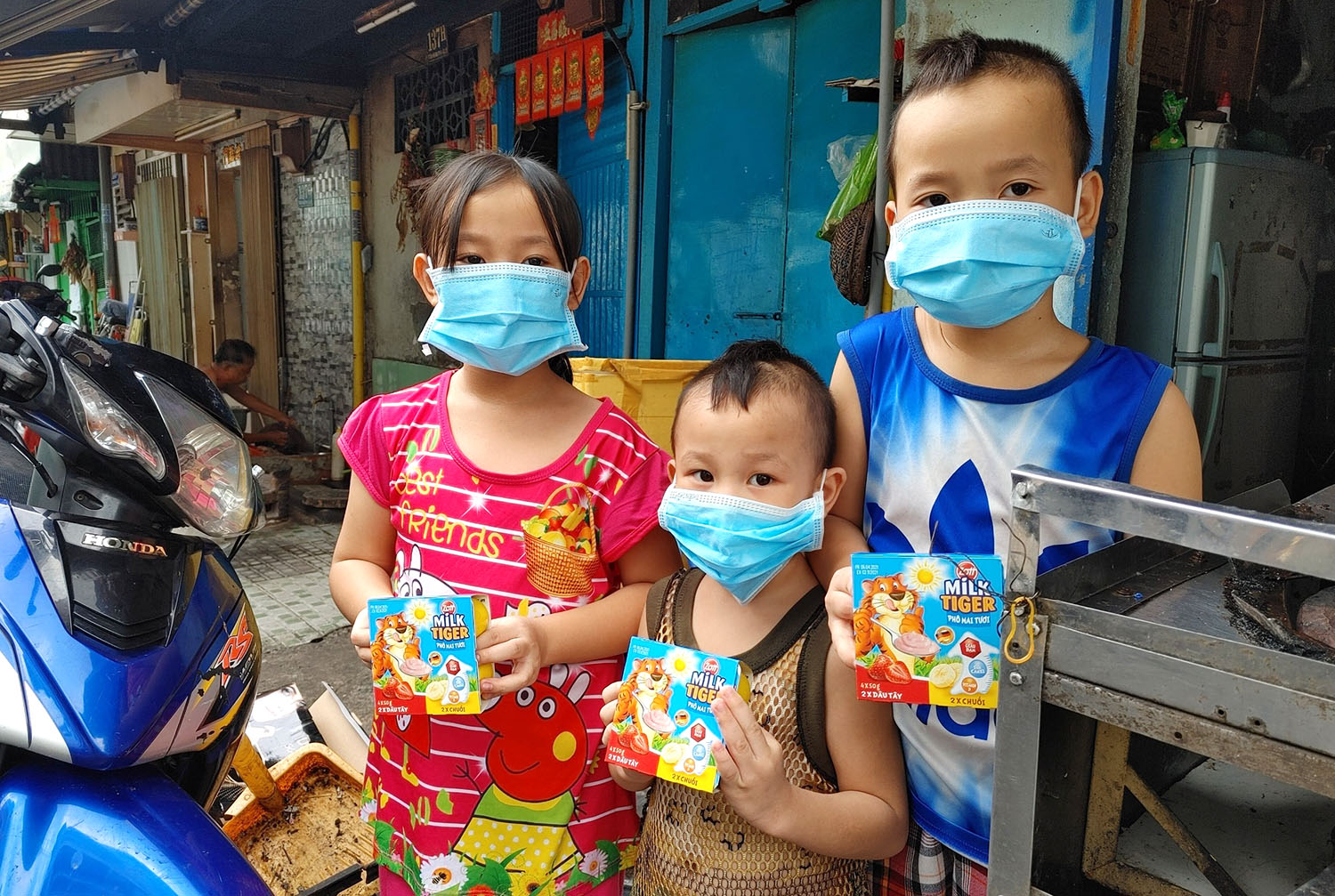Hơn 7 500 phần quà Trung thu cho em mang yêu thương đến với thiếu nhi