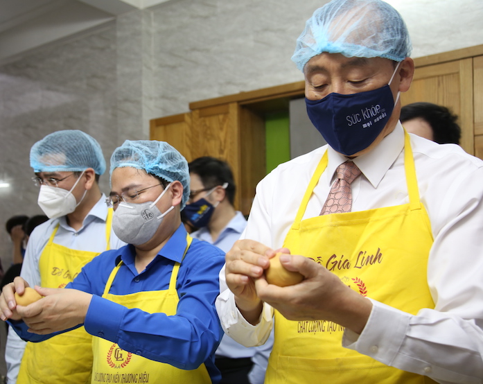 12 000 bánh Trung thu dành tặng cho các y bác sĩ tuyến đầu