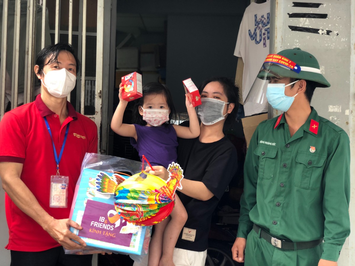 “Trung Thu Mơ Ước” chia sẻ mất mát với những em thiếu nhi kém may mắn